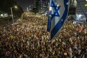 Tisíce Izraelců protestovaly a požadovaly, aby premiér Netanjahu přijal dohodu o příměří s Hamásem